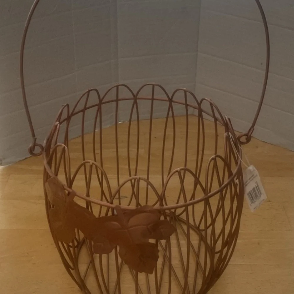 Decorative Copper color Wire Basket with Leaf Accents & handles About 7x7 NWT